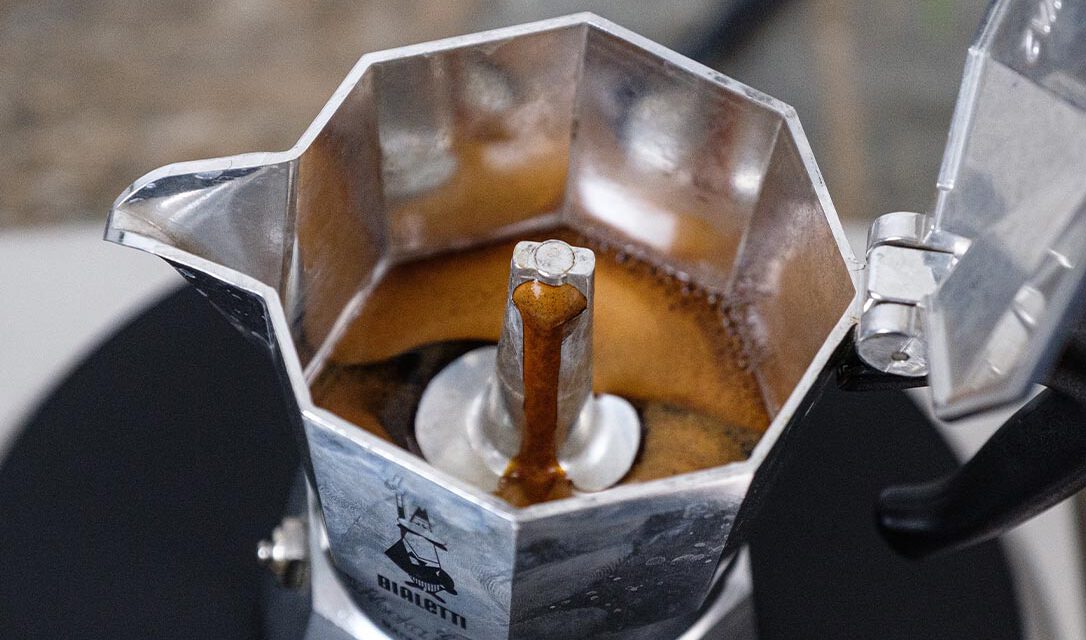Kaffee in der Mokkakanne machen